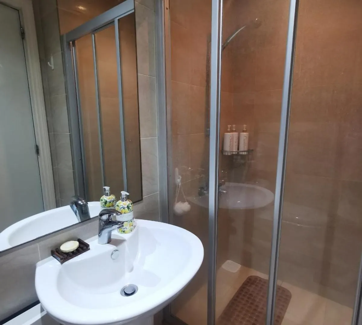 Spacious 1Br Apt Near Nightlife And Business Center In Makati Manila