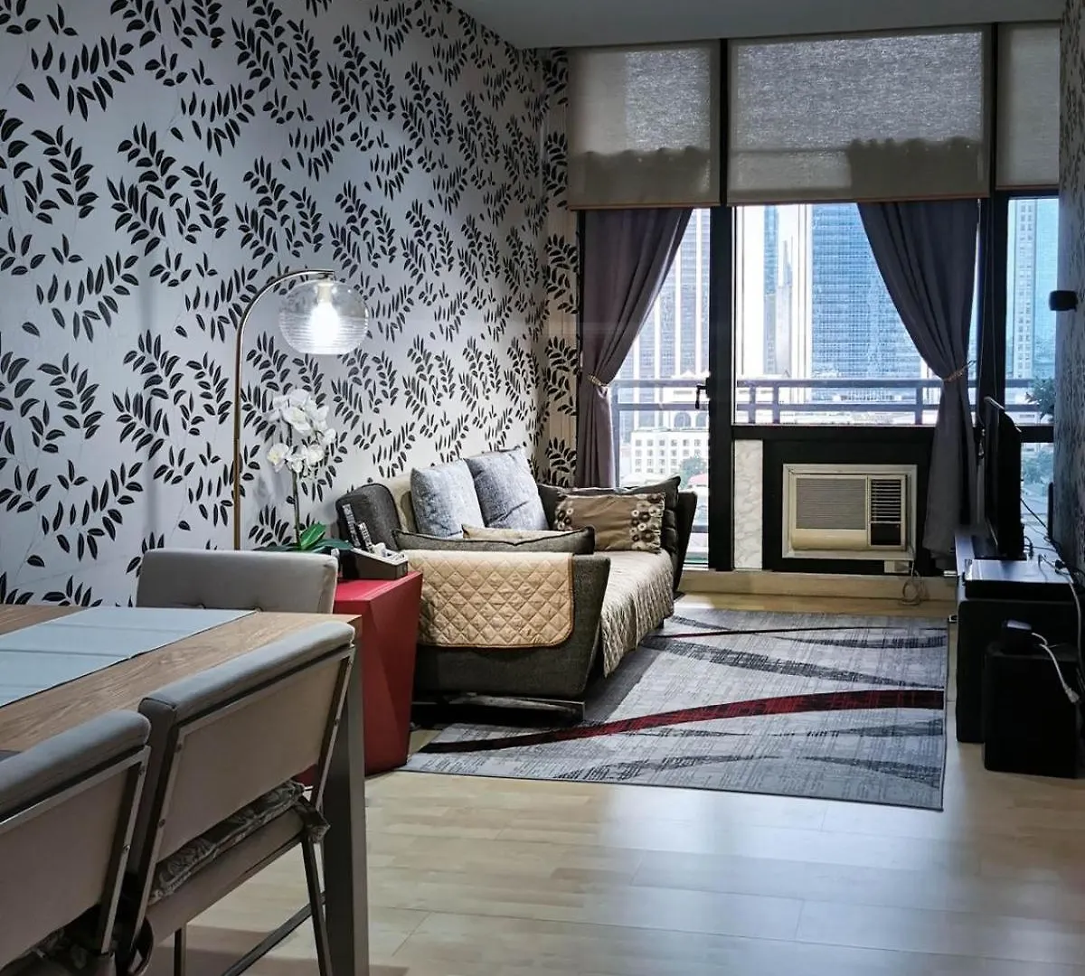 Spacious 1Br Apt Near Nightlife And Business Center In Makati location
